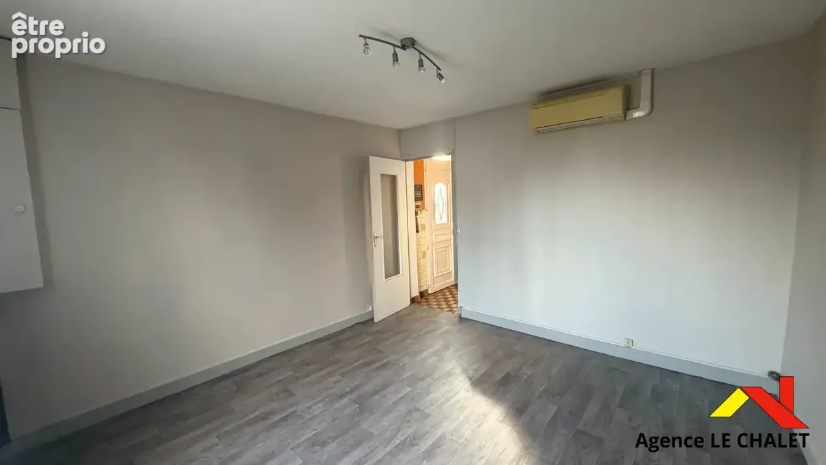 Villeneuve-le-Roi / Pavillon 3 pièces de 65 m² avec dépendance, ateliers et grand jardin - photo 3