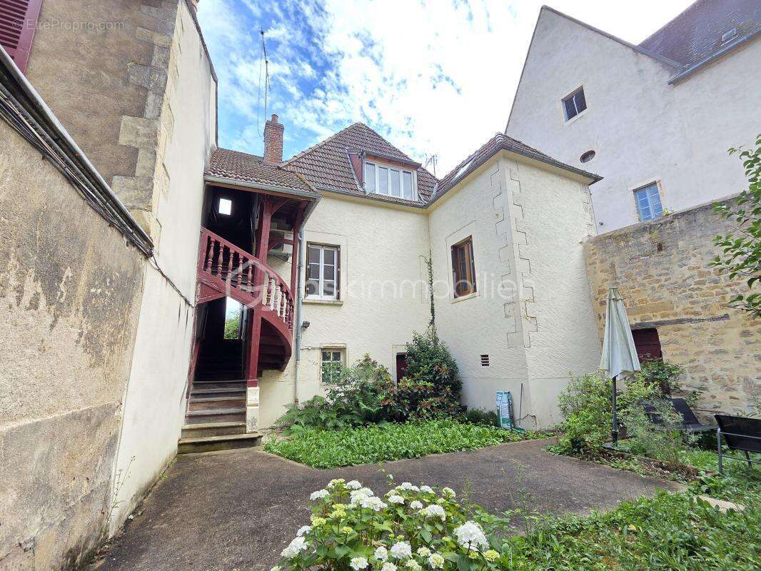 Magnifique appartement T3 de 101m² avec place de parking privative et cave en hypercentre ville de Nevers - photo 21