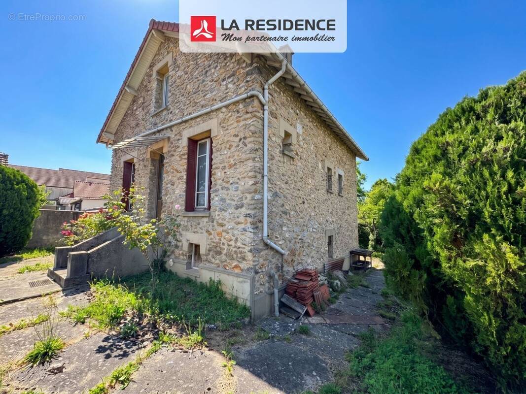 Maison à CHANTELOUP-LES-VIGNES
