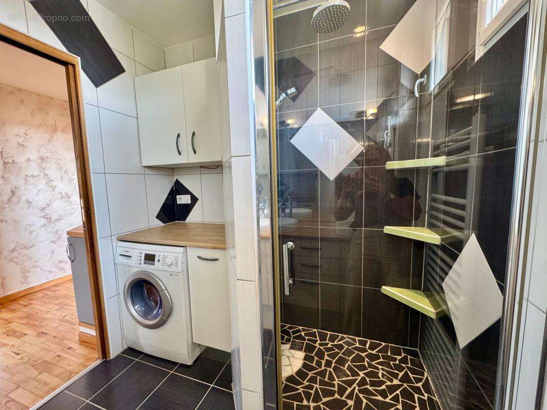 T4 rénové de 82 m² – Dernier étage, vue dégagée, ascenseur et garage - photo 9