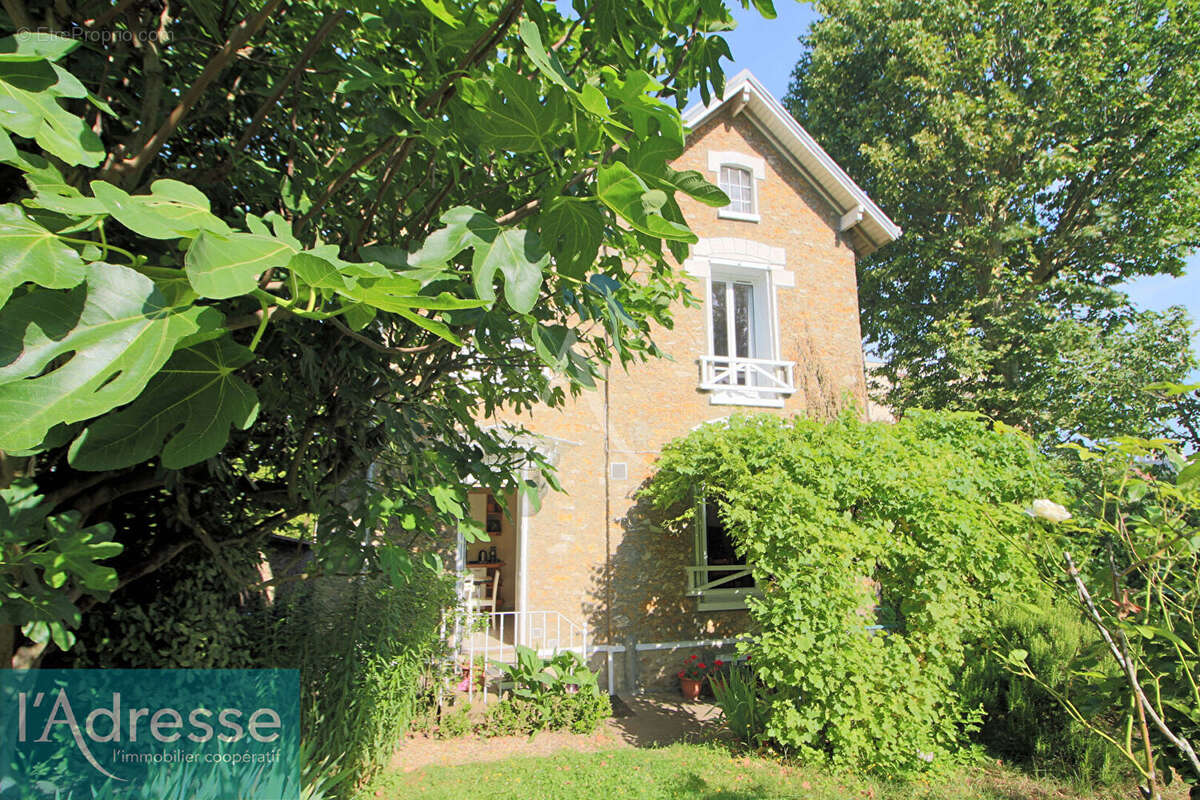 Pour les amoureux des maisons en meulière entièrement individuelles ! - photo 3
