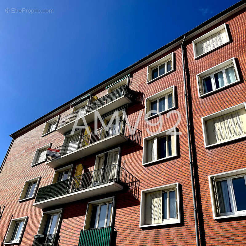 Appartement à LA GARENNE-COLOMBES