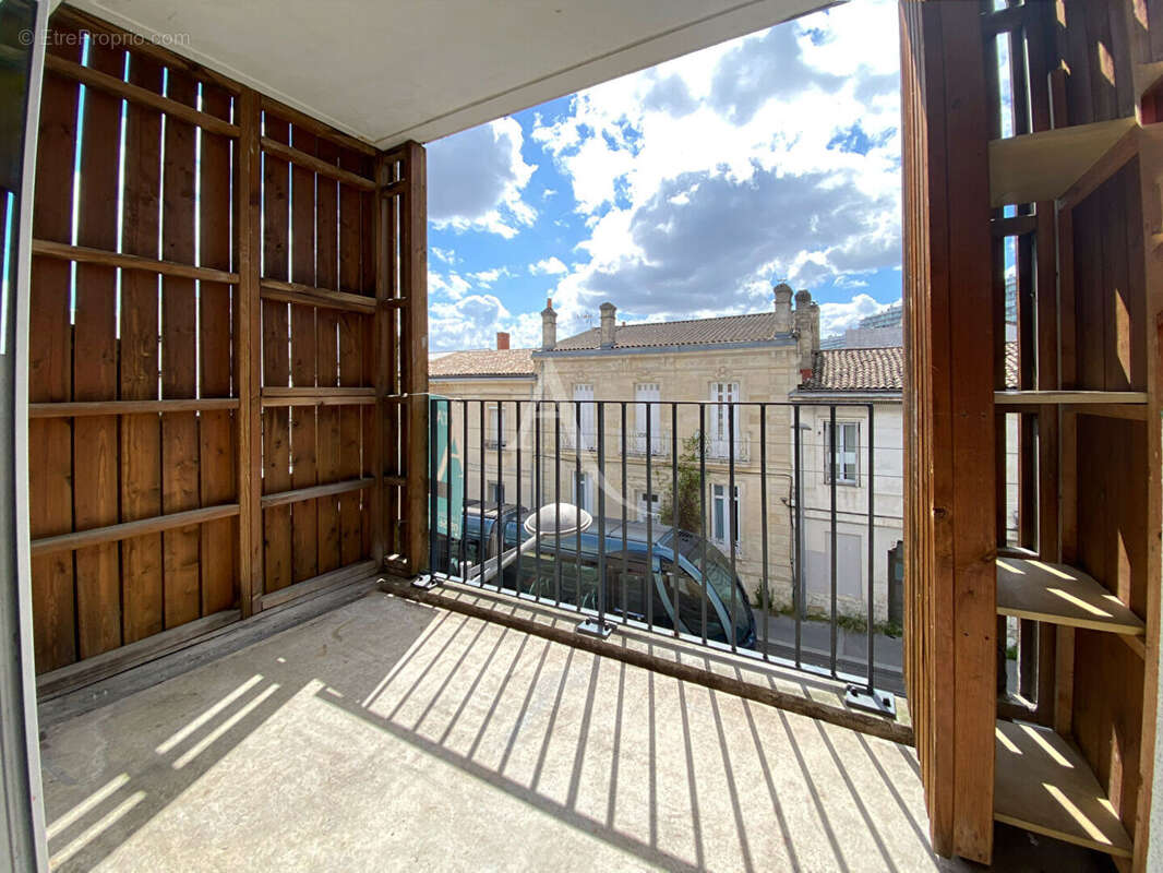 Bordeaux Chartrons  T3 61 m2 avec loggia et place de parking - photo 2