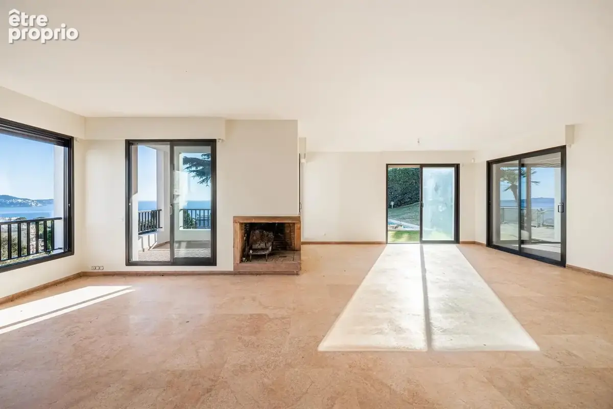 Nice - Fabron - Villa contemporaine de 300m² avec piscine, vue mer et garage de 112m² - photo 12