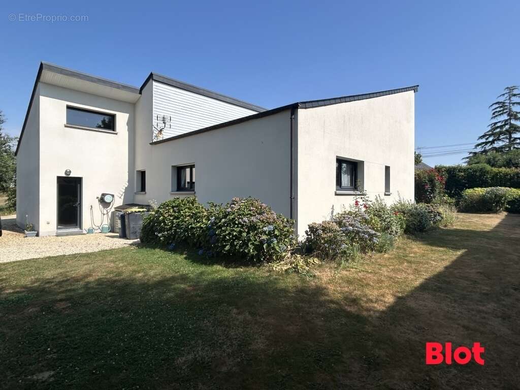 Maison 132 m² à Chasne-Sur-Illet  - photo 2