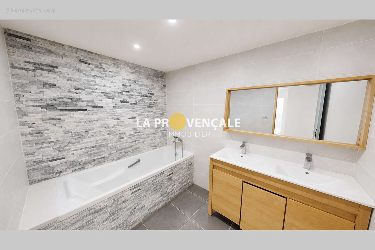 Maison 135 m² à Greasque  - photo 7