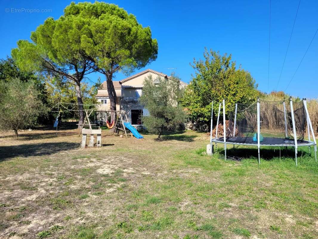 Maison à SAINT-HILAIRE-DE-BRETHMAS