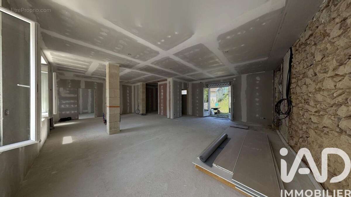 Maison 89 m² à Domats  - photo 4