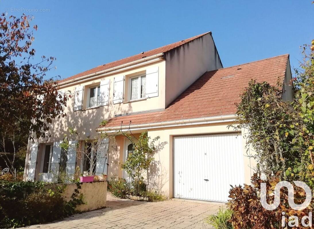 Photo 1 - Maison à MOISSY-CRAMAYEL