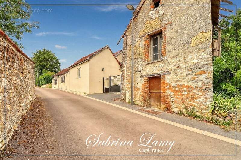  Maison avec dépendance à fort potentiel – Loisy-en-Brie (51130) - Jardin - Terrasse - photo 2