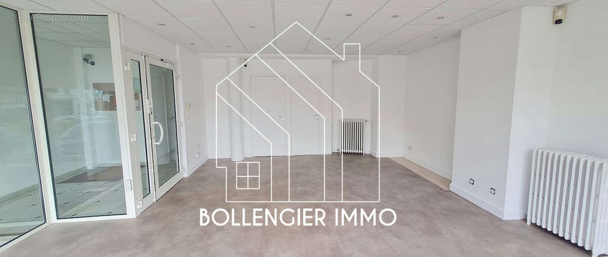 Immeuble de rapport de 250 m2 situé sur la grand place de CASSEL - photo 4