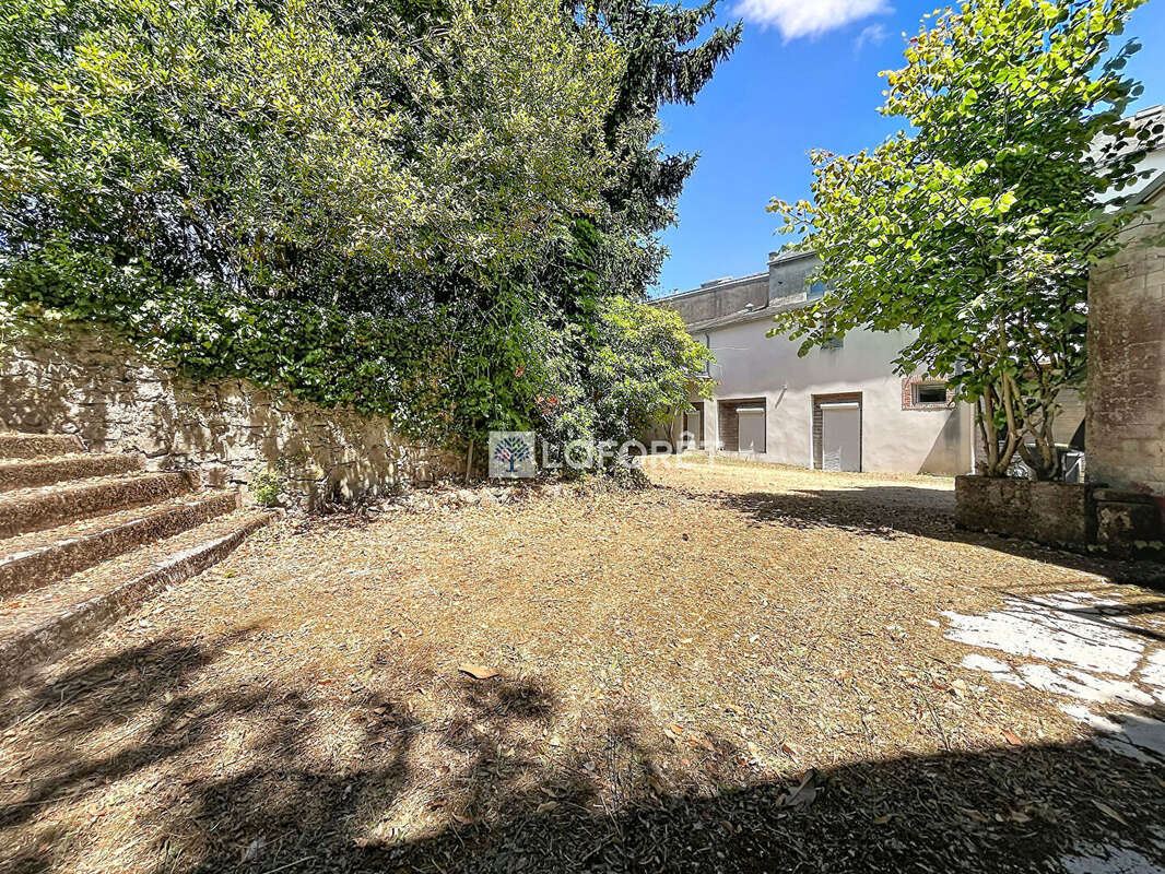 Immeuble 7 logements local commercial parking jardin Parthenay - photo 26