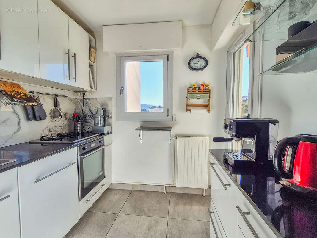 Appartement T3 avec vues dégagées et aperçu mer - Hyères - photo 3