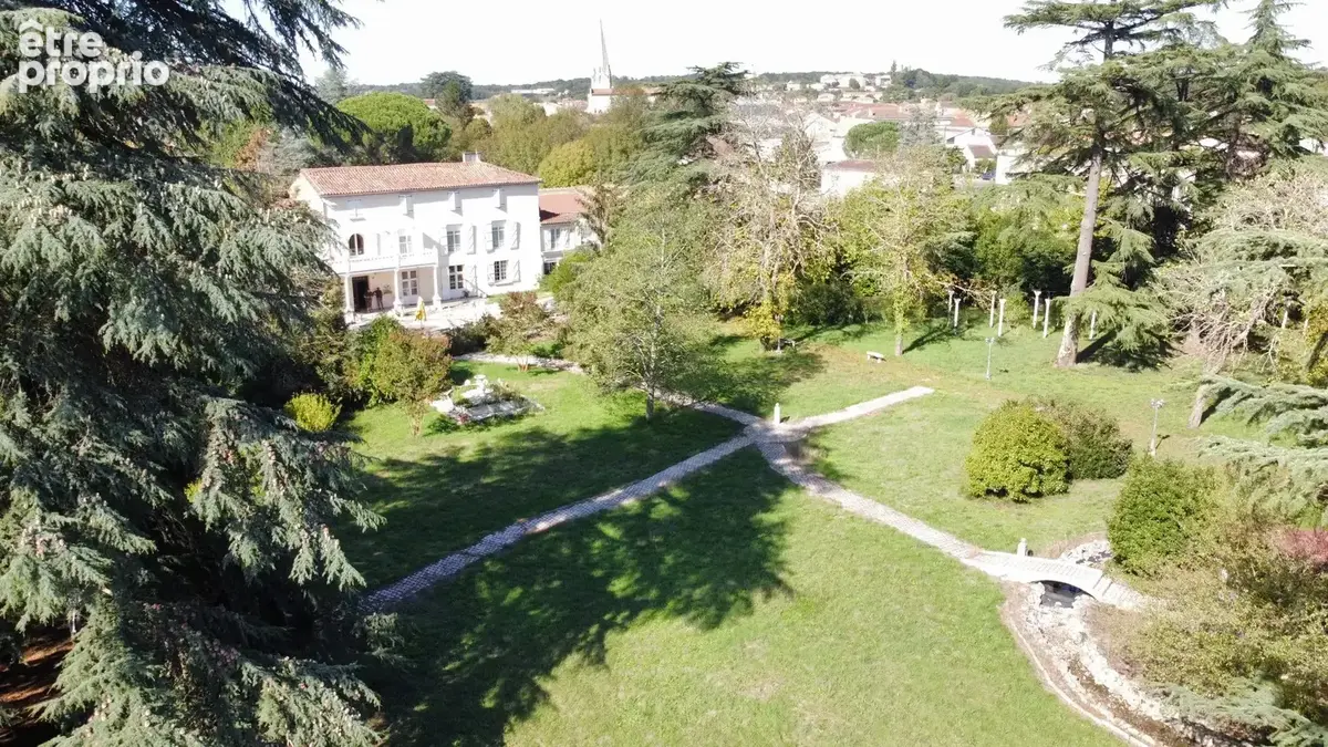 Maison 16 pièces 515 m² à vendre à La Rochefoucauld (16110) - photo 3