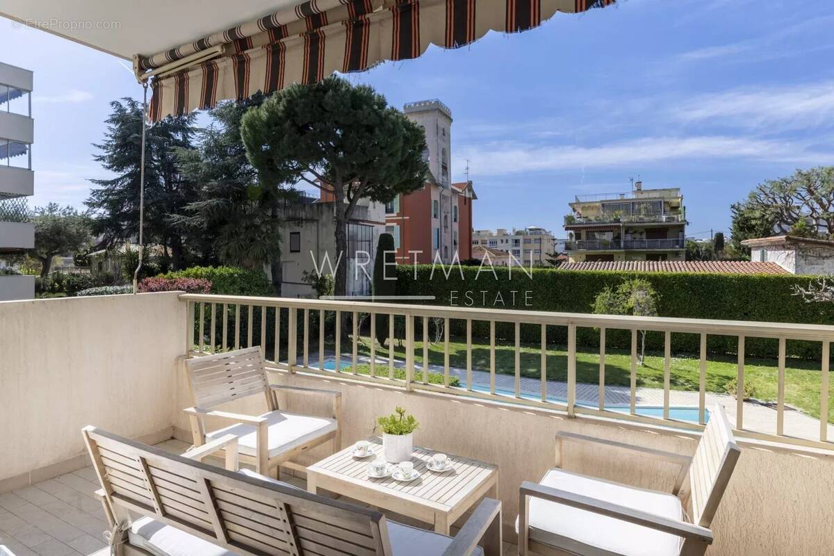 Appartement à SAINT-LAURENT-DU-VAR