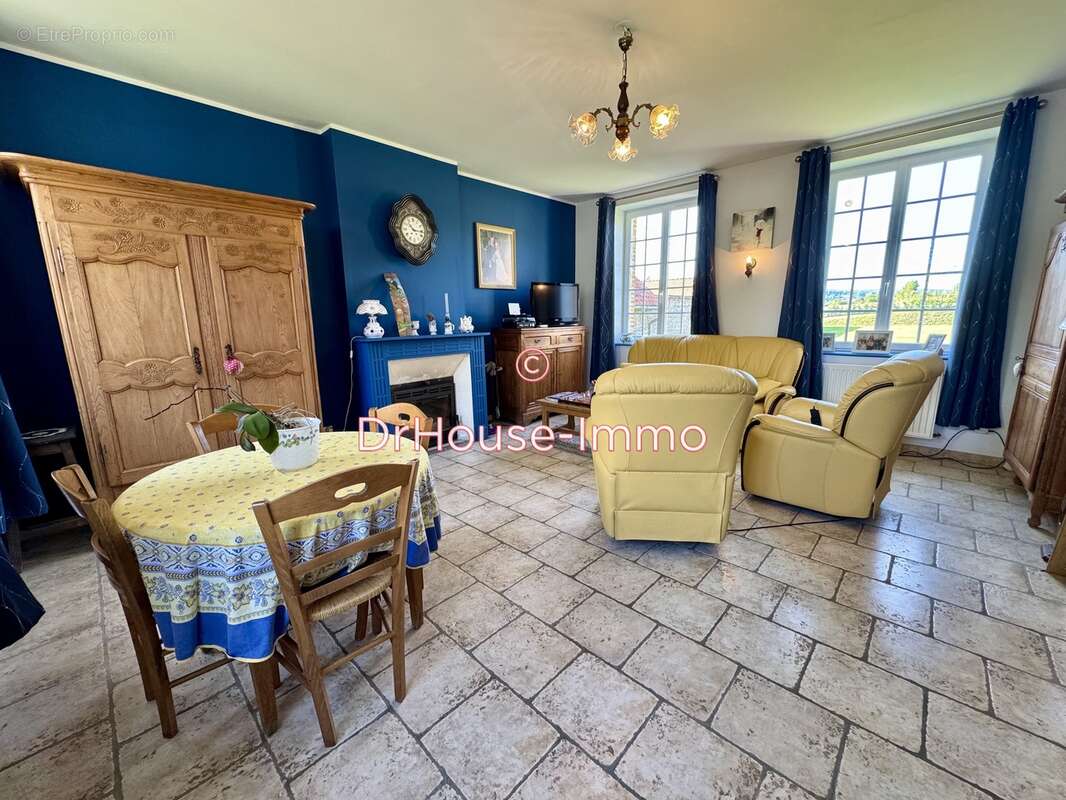 Maison à SAINT-VAAST-D&#039;EQUIQUEVILLE