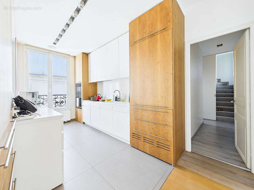 Appartement à PARIS-17E