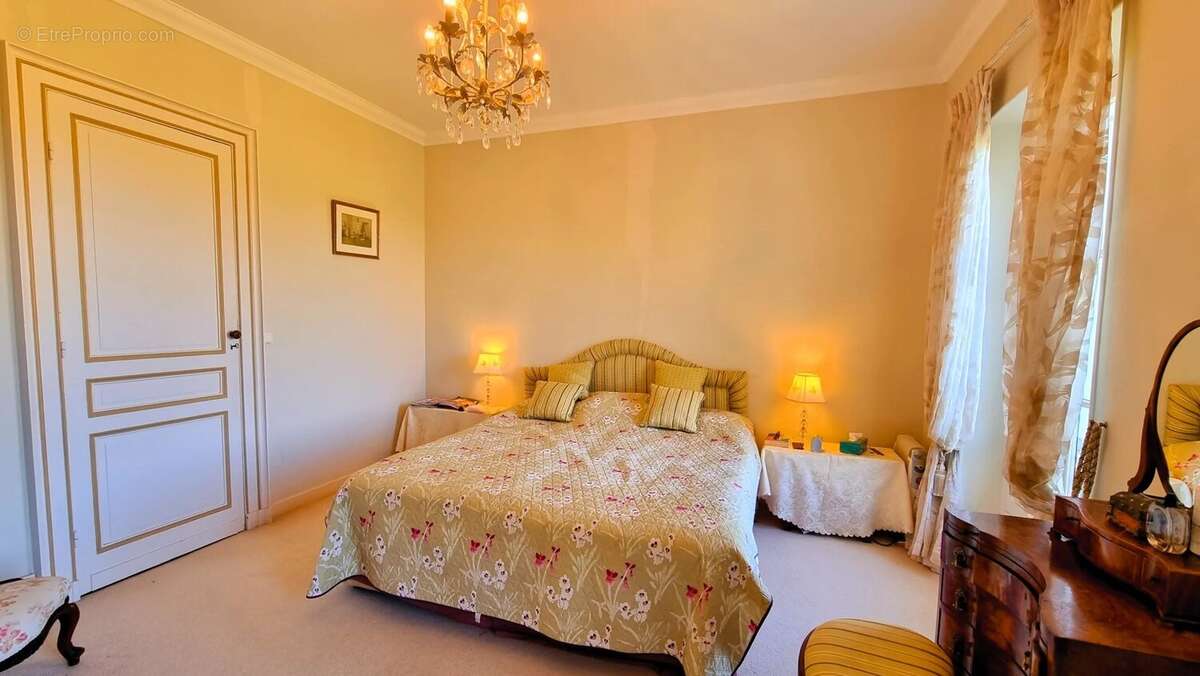 Maison à SAINT-EMILION