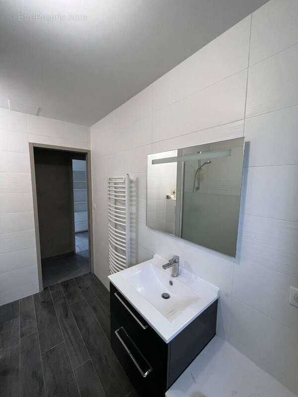 Maison à LA CHAPELLE-BASSE-MER