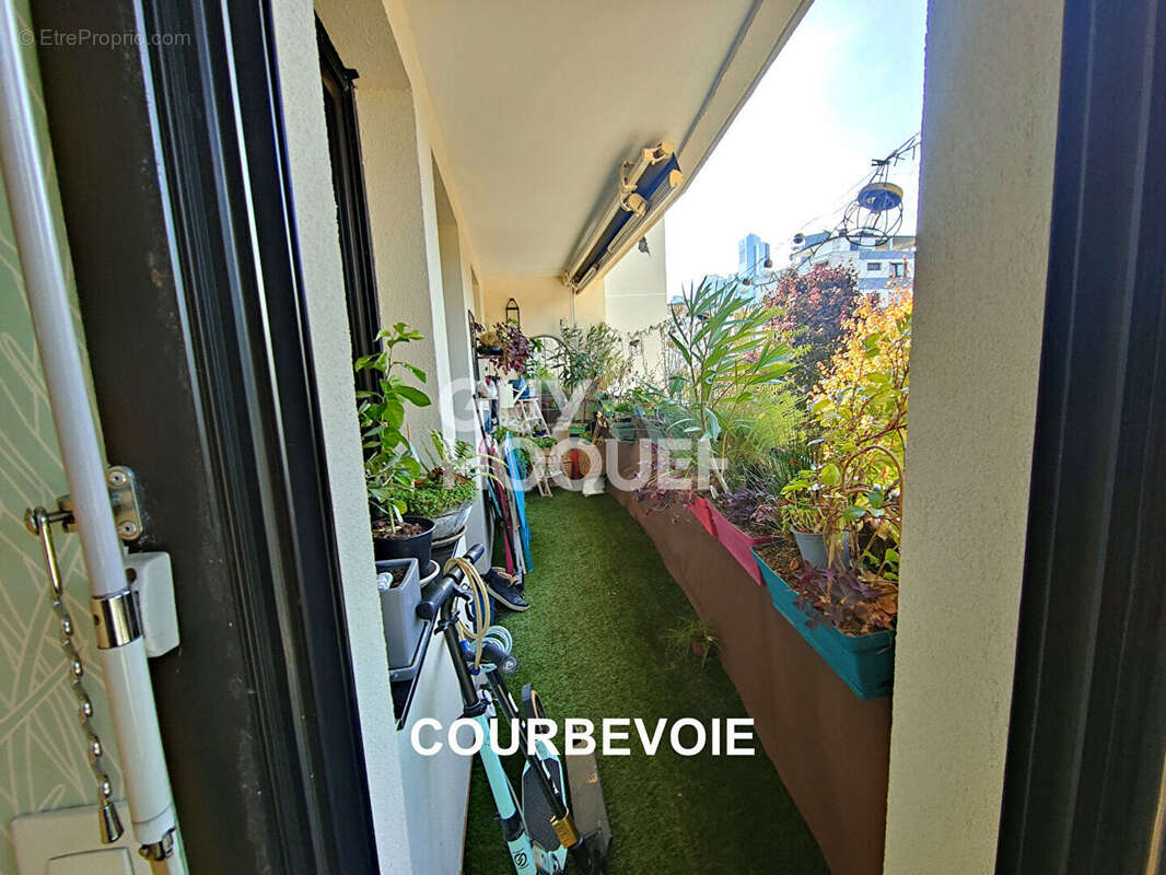Appartement à COURBEVOIE