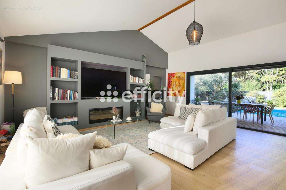 Maison à SAINTE-FOY-D&#039;AIGREFEUILLE