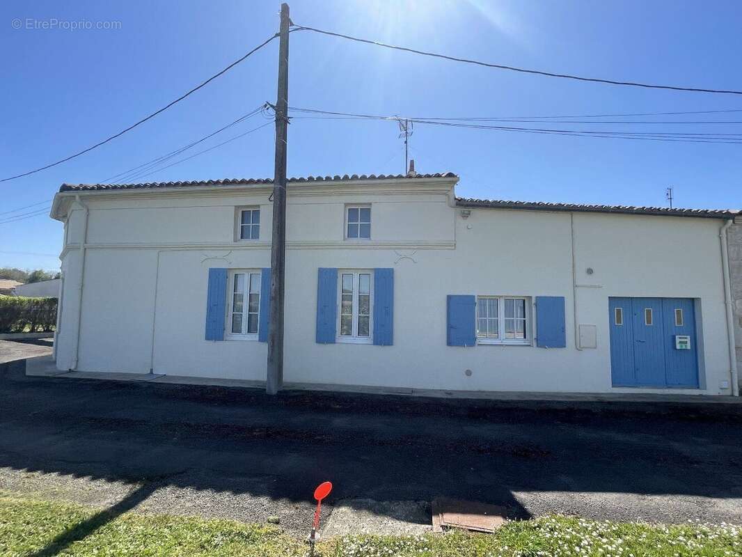 Maison à SAINT-SULPICE-D'ARNOULT