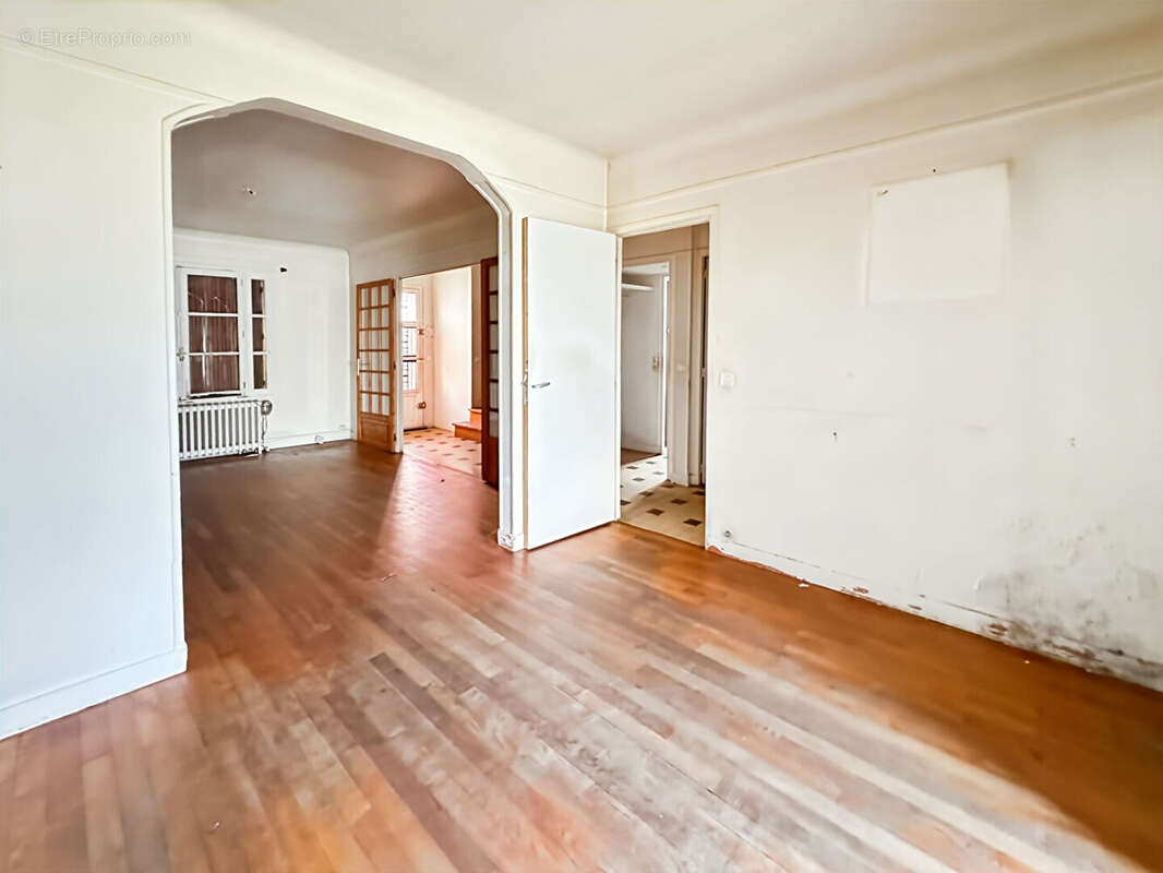 Maison à VERRIERES-LE-BUISSON