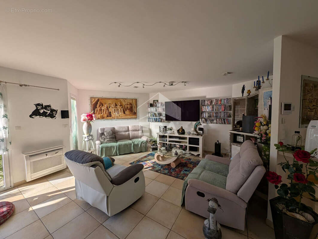 Maison à SAINT-FRONT-DE-PRADOUX