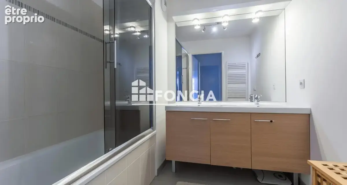 3 pièces de 58m2 Loi Carrez et 66m2 au sol avec loggia, au 1er étage avec ascenseur, 1 box, immeuble de 2013 dont 260 € de charg - photo 14