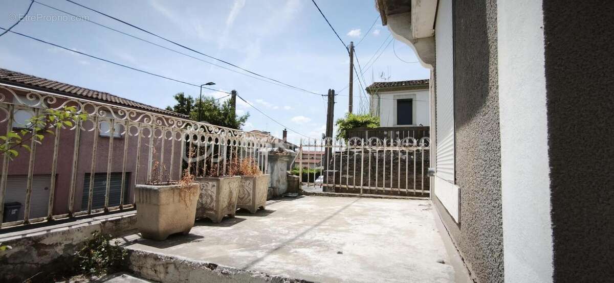 Maison t5 d’une superficie de 132 m2- terrain 323 m2- piscinable- 4 chambres- garage-faible taxe foncière - photo 7