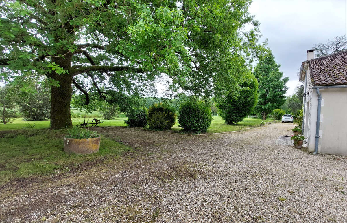 Maison à SAINT-FORT-SUR-GIRONDE