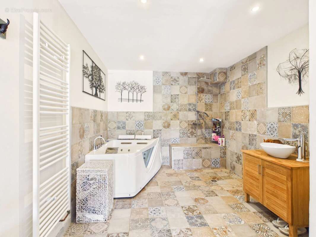 Superb maison sur un grand terrain avec vues imprenables - photo 12