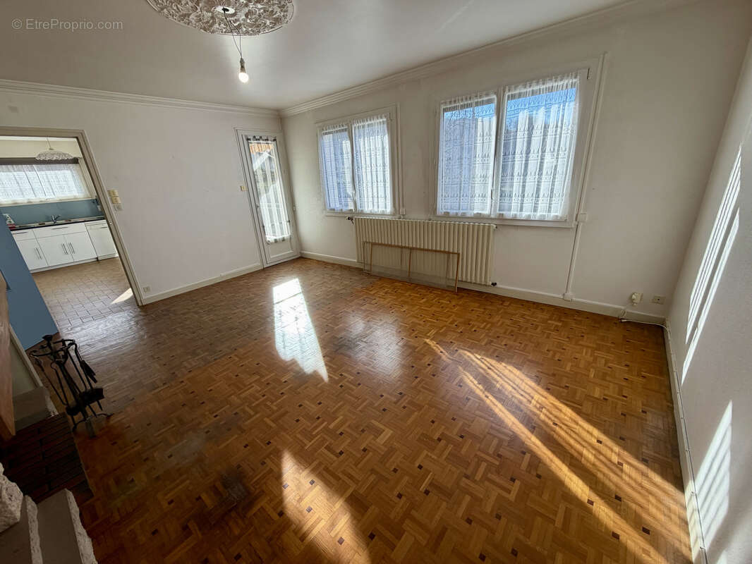 Maison à SAINTE-HELENE-SUR-ISERE