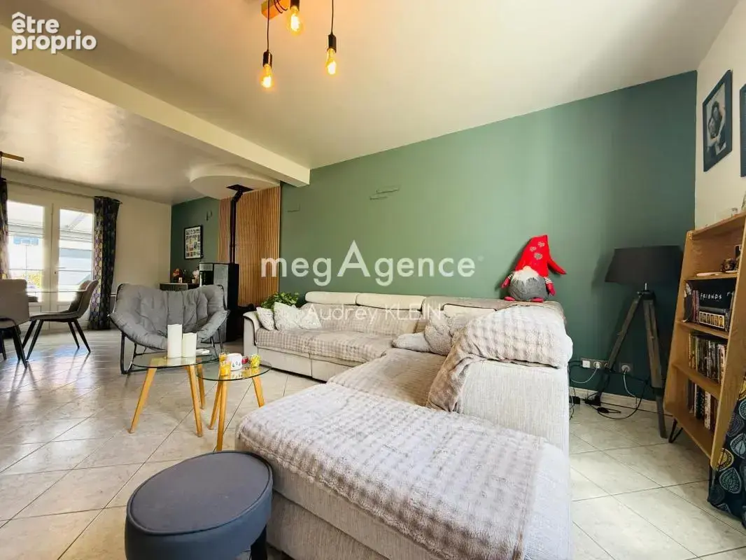 Spacieuse maison familiale avec piscine et double garage - photo 9