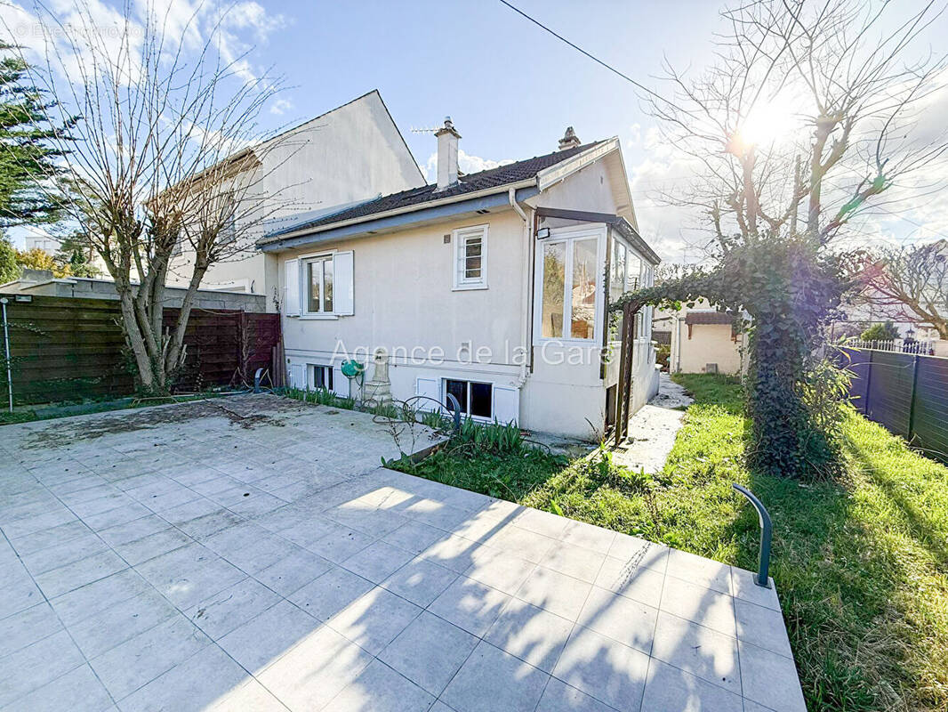 Maison à SARTROUVILLE