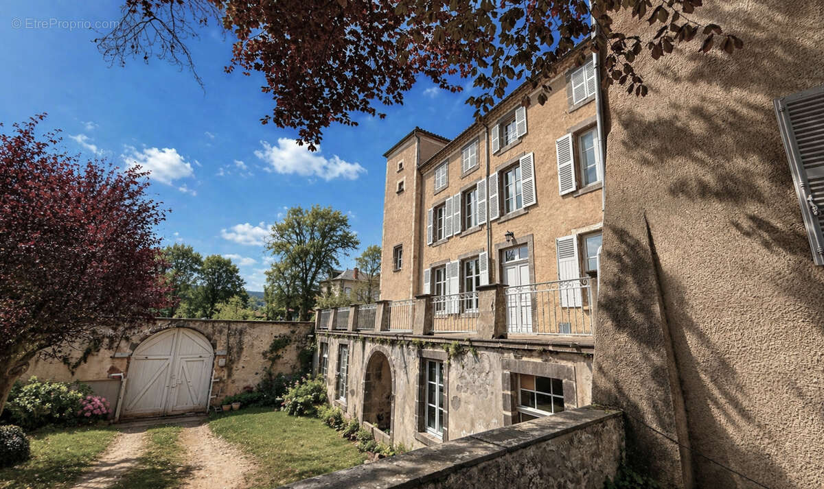 Propriété avec dépendances à Saint Saturnin - photo 3