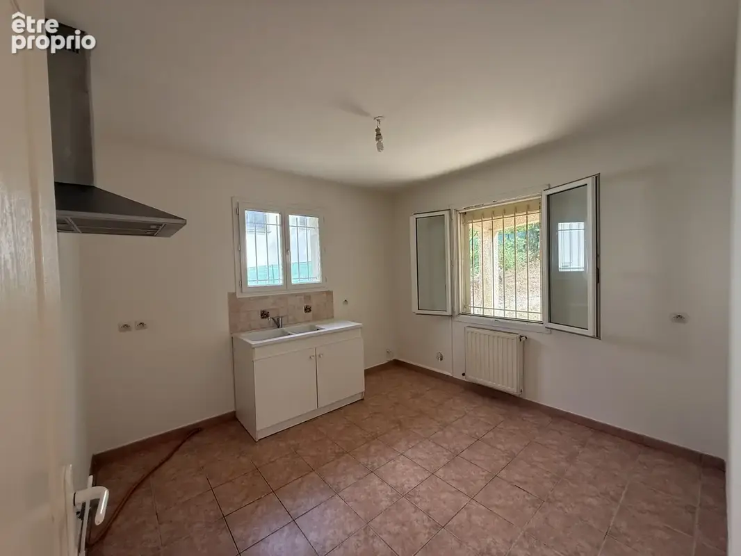 Sainte anastasie p.pied t3 sur 700m2 terrain - photo 2