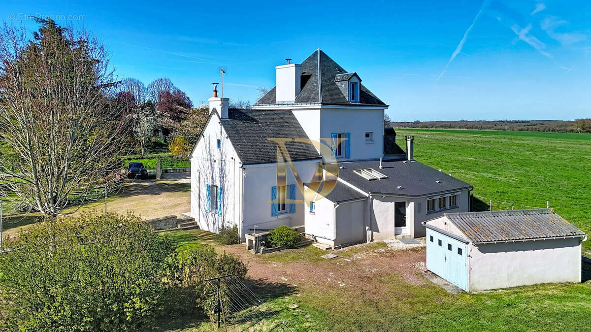 Maison à CERE-LA-RONDE