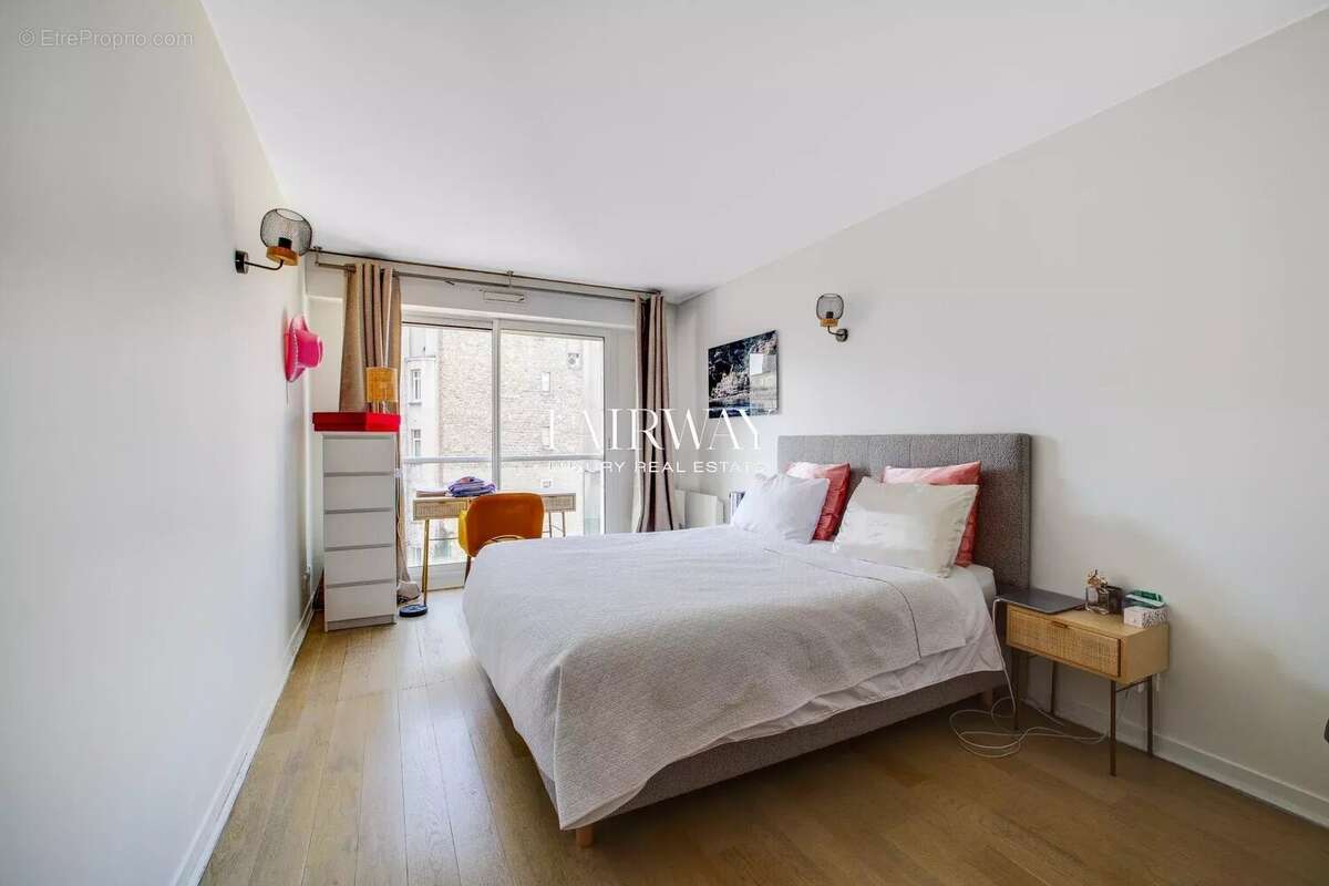 Appartement à PARIS-16E