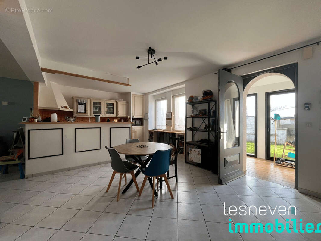 Appartement à PLOUVIEN