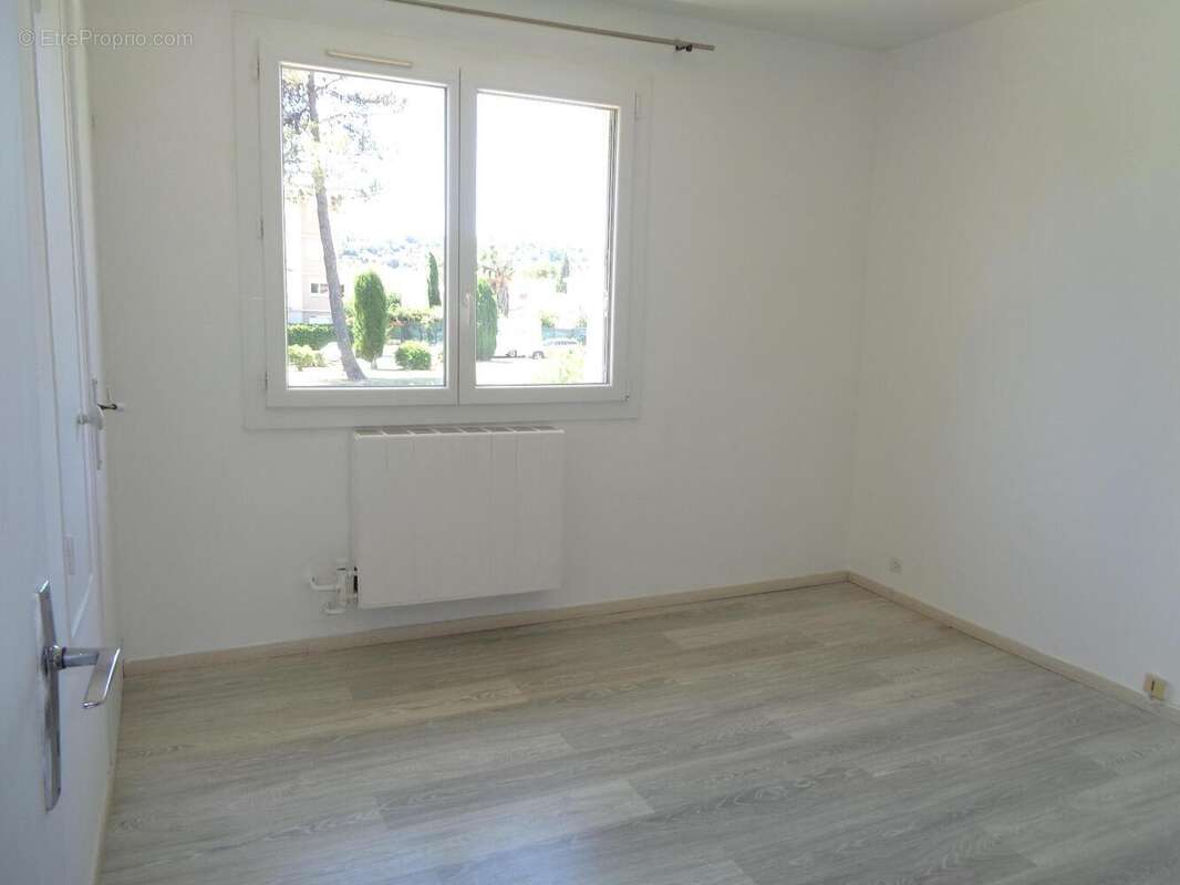   - Appartement à DRAGUIGNAN
