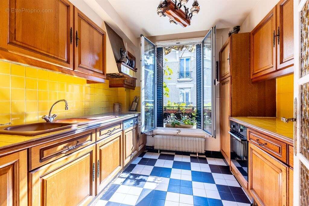 Appartement à PARIS-18E