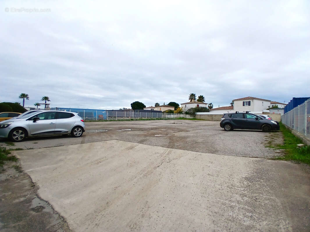 Commerce à AIGUES-MORTES