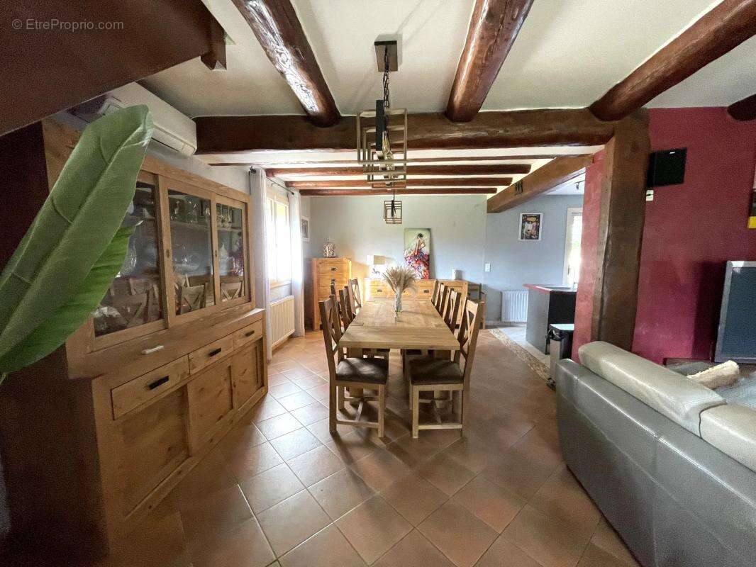 Maison à SAINT-HILAIRE-DE-BRETHMAS