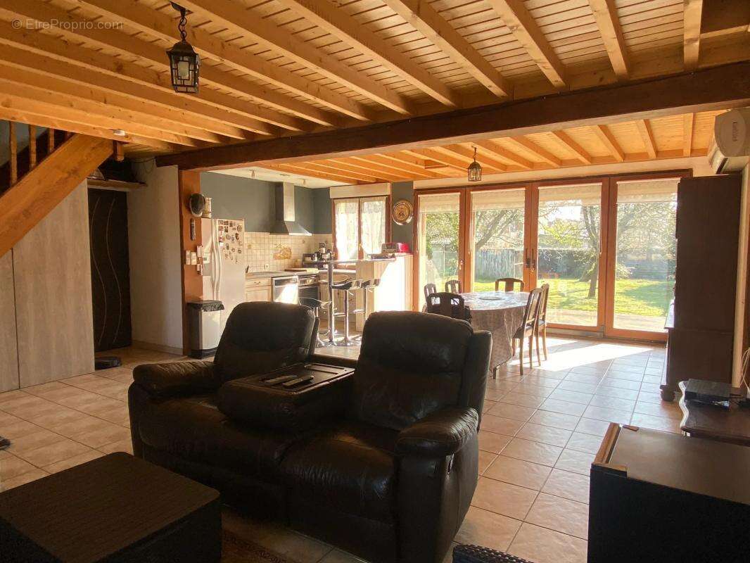 Maison à MONTATAIRE