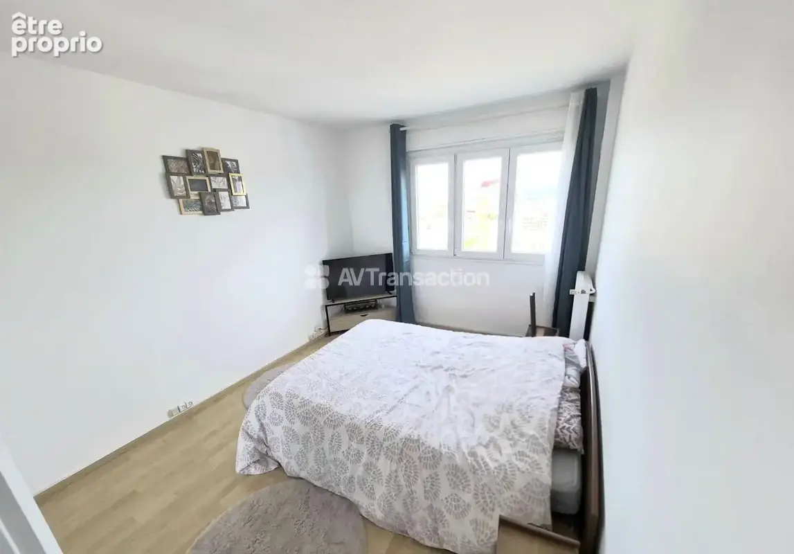 Appartement 82 m² à Bron  - photo 3