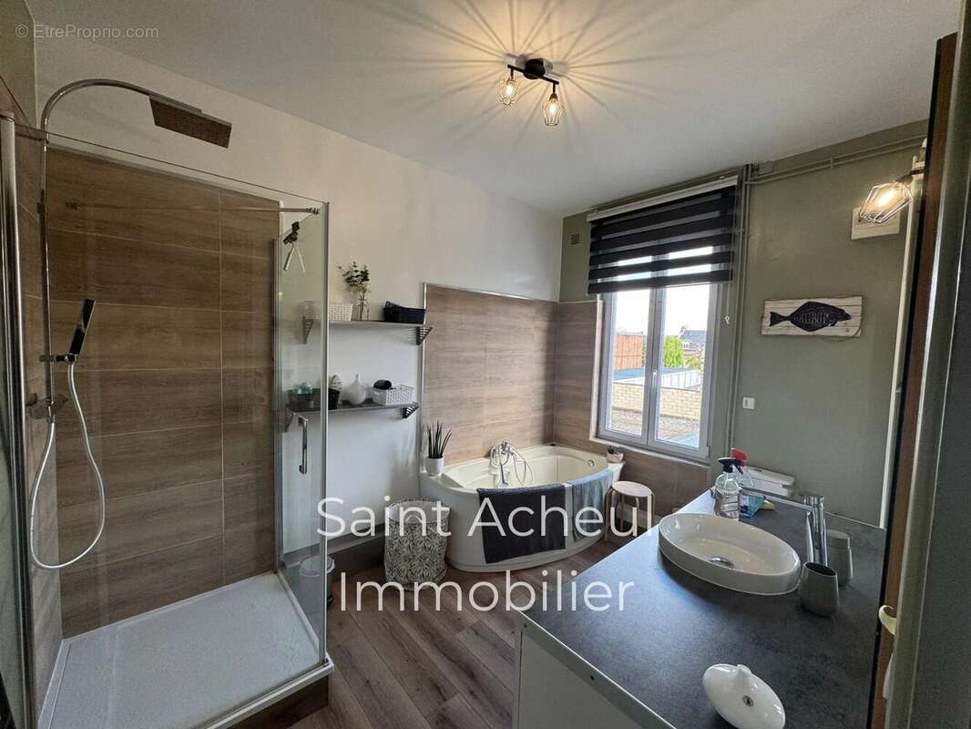 Quartier Henriville Proche Centre / Maison avec Cour / DPE C / - photo 2