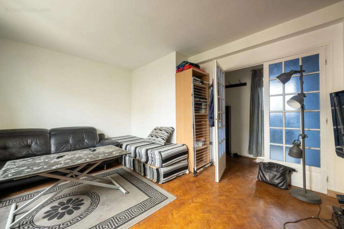 Appartement à LES CLAYES-SOUS-BOIS