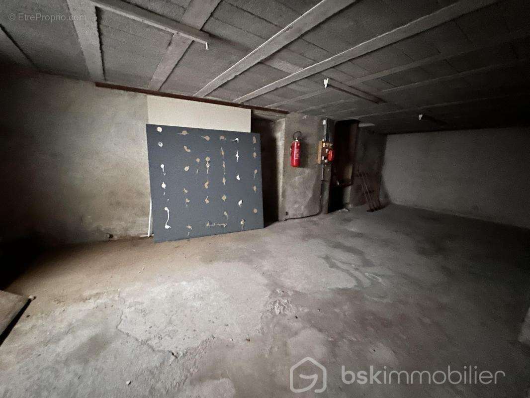 ROMANS SUR ISERE - Immeuble 200 m² + garage de 100 m² - photo 9