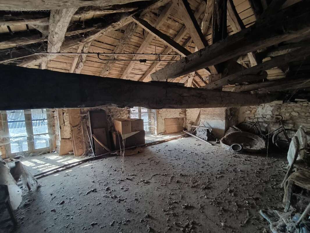 Maison à CHAILLAC-SUR-VIENNE